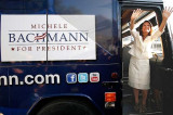 Michele Bachmann: Una republicana evangélica gana las primarias oficiosas de su partido en Iowa