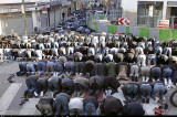 Holanda prohíbe el burka y Francia será estricta con el rezo islámico en la calle