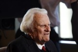 El predicador Billy Graham es internado en hospital