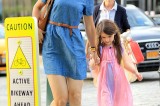 Tras divorciarse de Tom Cruise, Katie Holmes rompe con la Cienciología y vuelve al catolicismo Tras divorciarse de Tom Cruise, Katie Holmes rompe con la Cienciología y vuelve al catolicismo