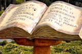 La Biblia es todo un monumento en Bariloche, Argentina La Biblia es todo un monumento en Bariloche, Argentina